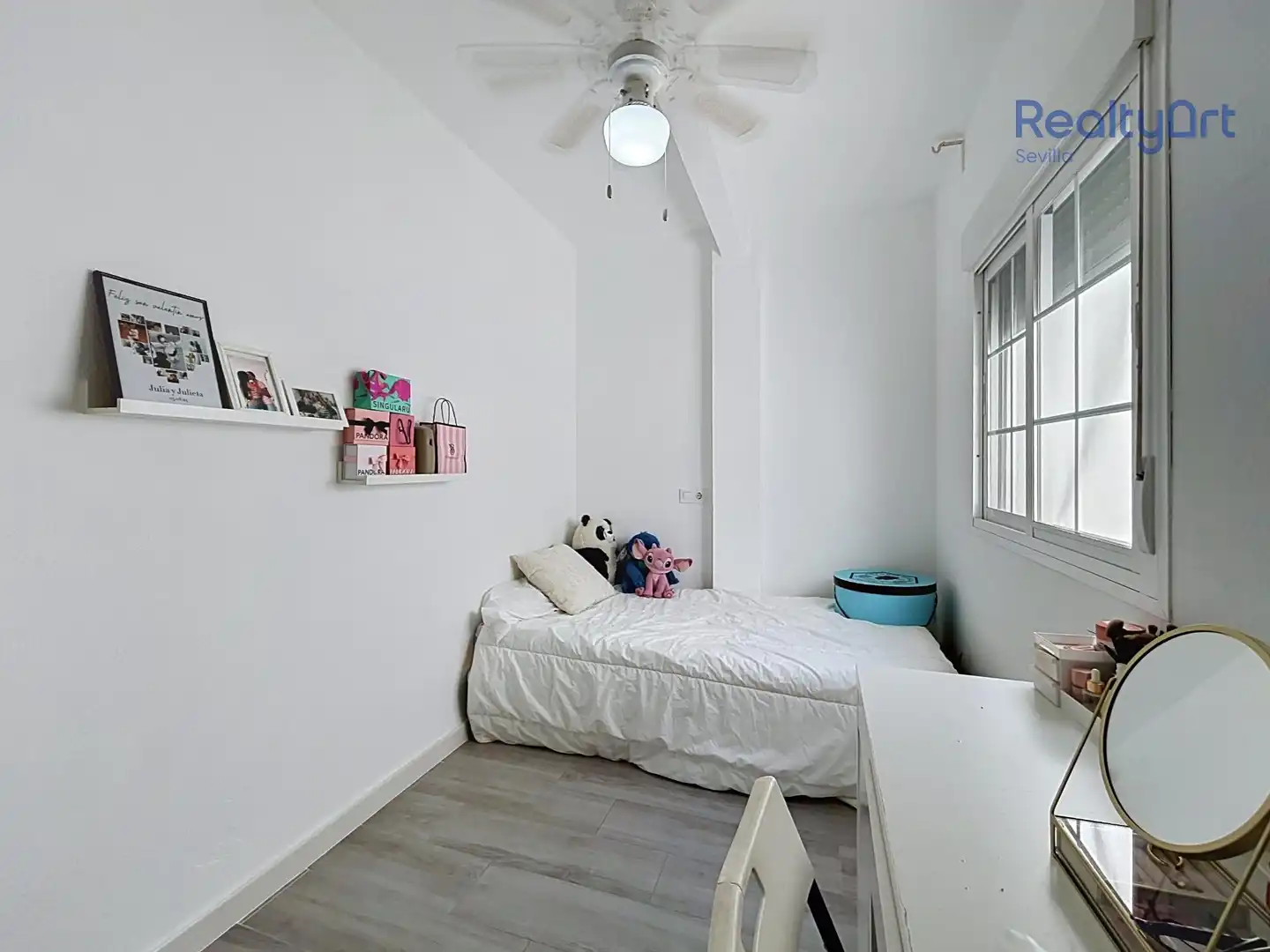 Habitación de Piso en venta en Sevilla con Aire acondicionado, Calefacción y Terraza