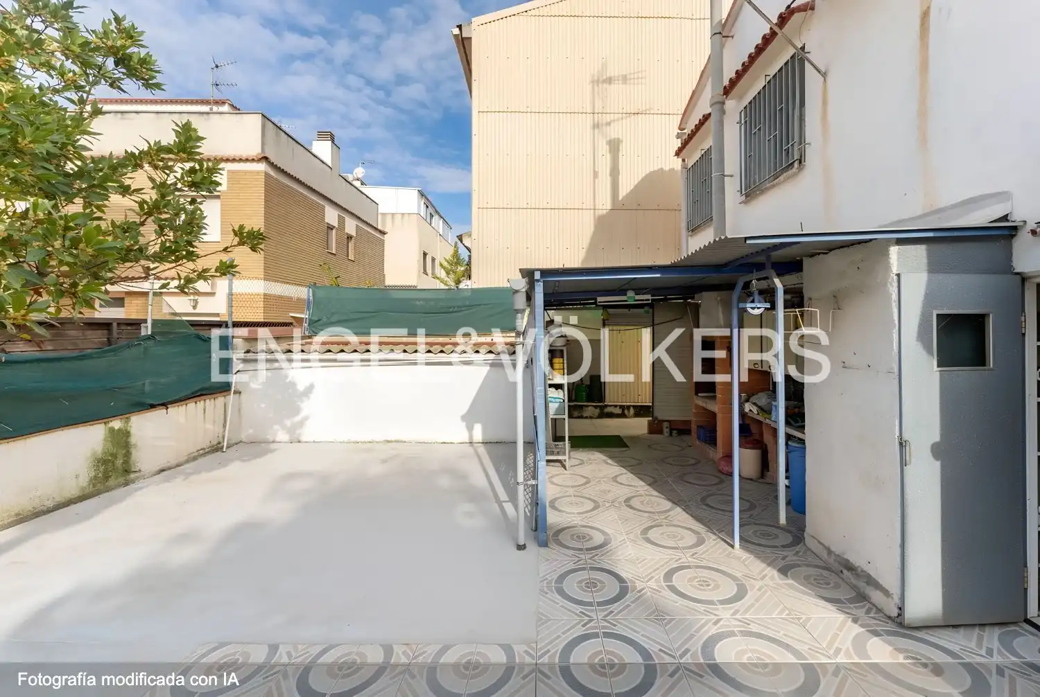 Vista exterior de Casa o xalet en venda en Vilanova i la Geltrú amb Calefacció i Jardí privat