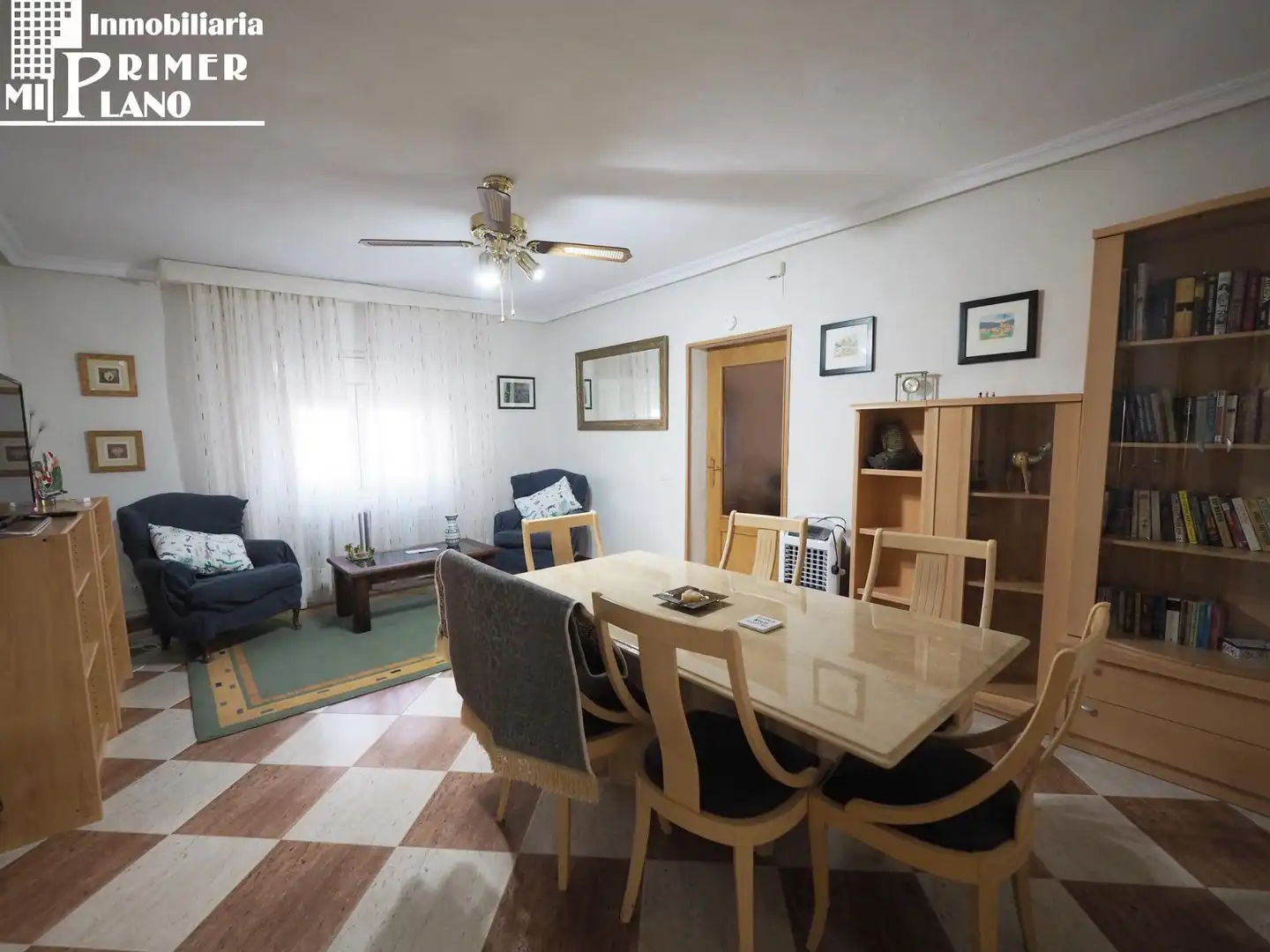 Sala d'estar de Casa o xalet en venda en Alcázar de San Juan amb Aire condicionat, Traster i Piscina