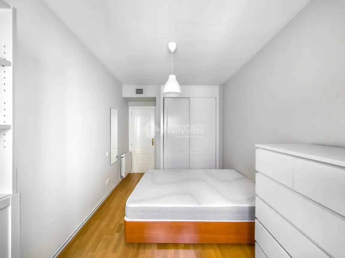 Bedroom of Flat for sale in Madrid  with Air Conditioner, Heating and Storage room