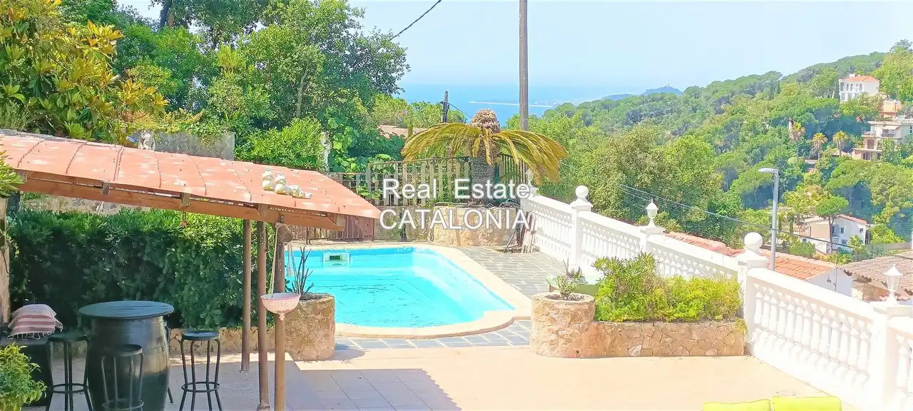 Vista exterior de Casa o xalet en venda en Lloret de Mar amb Calefacció, Jardí privat i Terrassa