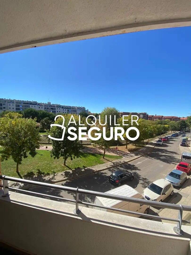 Vista exterior de Piso de alquiler en Los Valles - Sanz Vázquez - El Fuerte
