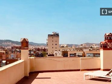 Appartamento con balcone in affitto a Sant Martí