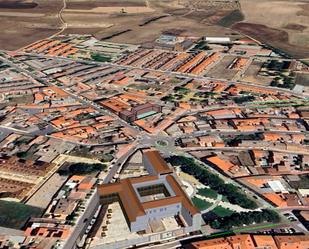 Vista exterior de Edifici en venda en Torrijos