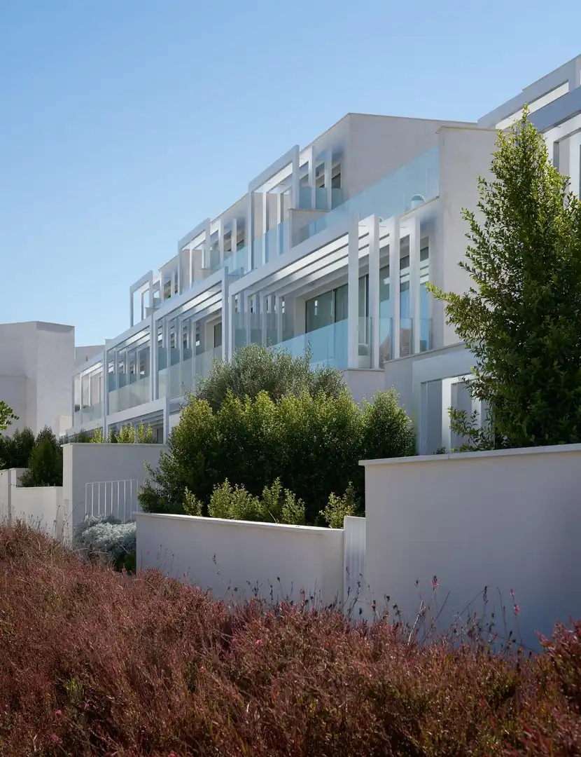 Vista exterior de Casa adosada en venta en Sotogrande con Calefacción, Terraza y Jacuzzi