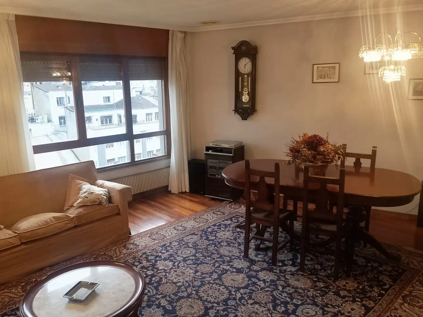 Sala de estar de Piso de alquiler en Oviedo  con Calefacción, Parquet y Amueblado