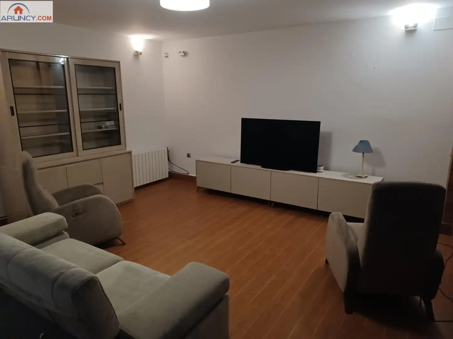 Sala d'estar de Casa o xalet en venda en Alcalá de Guadaira amb Aire condicionat, Jardí privat i Traster