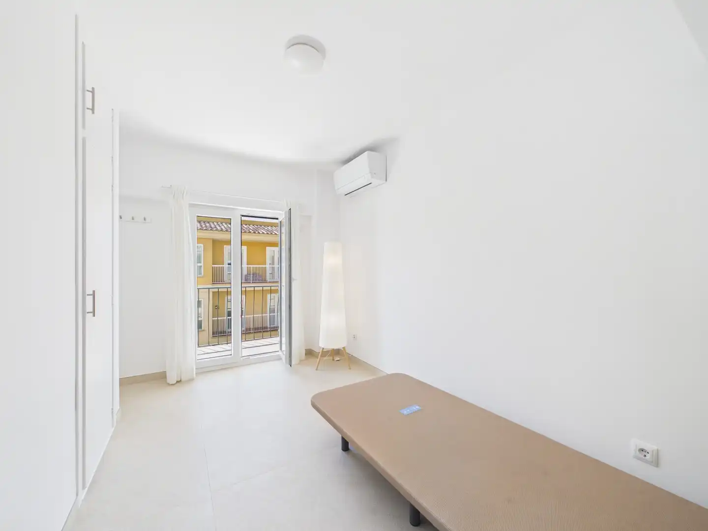 Dormitori de Apartament de lloguer en  Palma de Mallorca amb Aire condicionat i Moblat