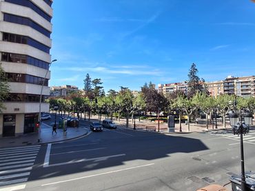 Office space with lift to rent in Calle General Vara de Rey