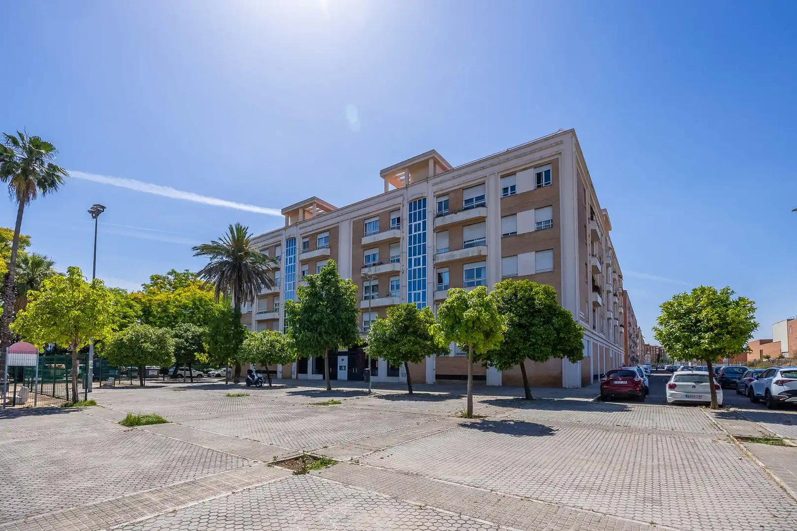 Exterior view of Flat for sale in Sevilla  with Air Conditioner, Heating and Storage room