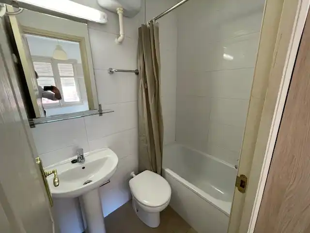 Bany de Apartament de lloguer en Zaragoza amb Aire condicionat, Calefacció i Moblat