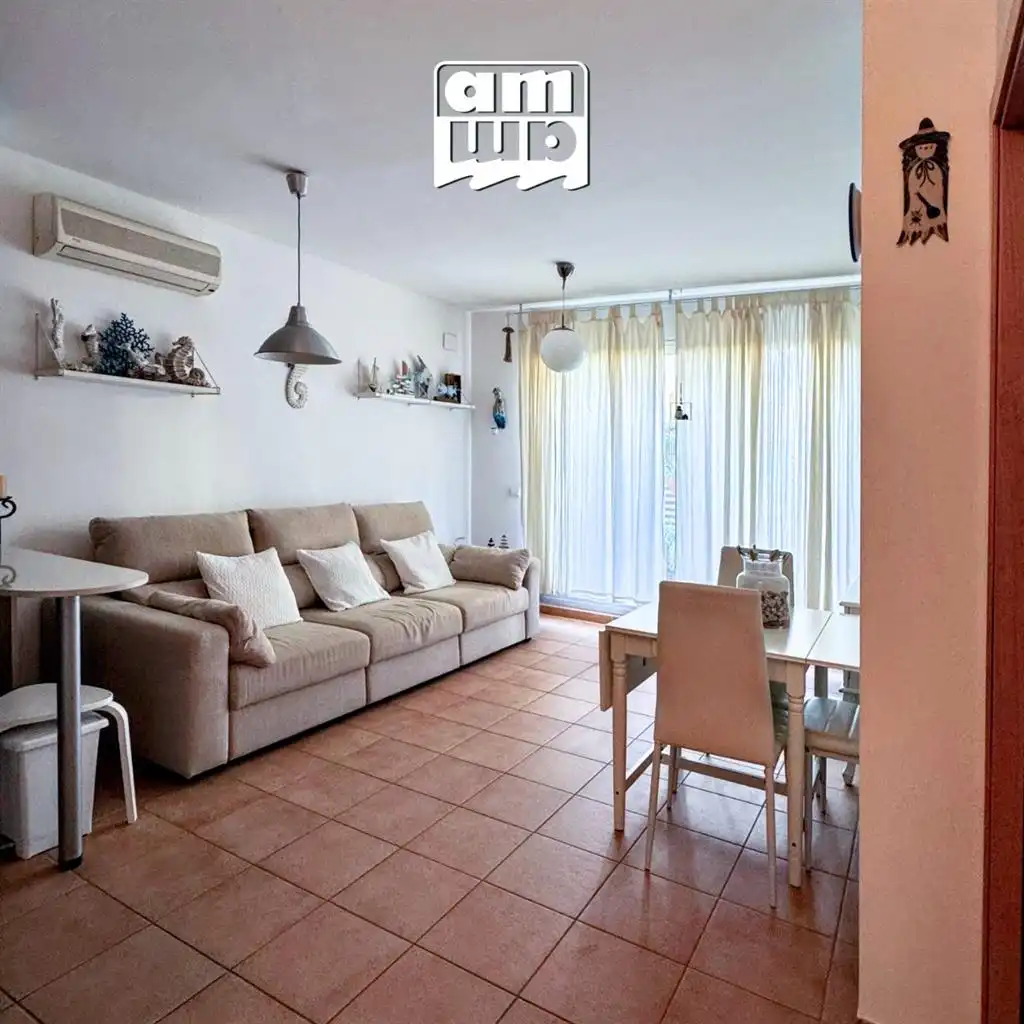 Sala de estar de Planta baja en venta en Llançà con Amueblado
