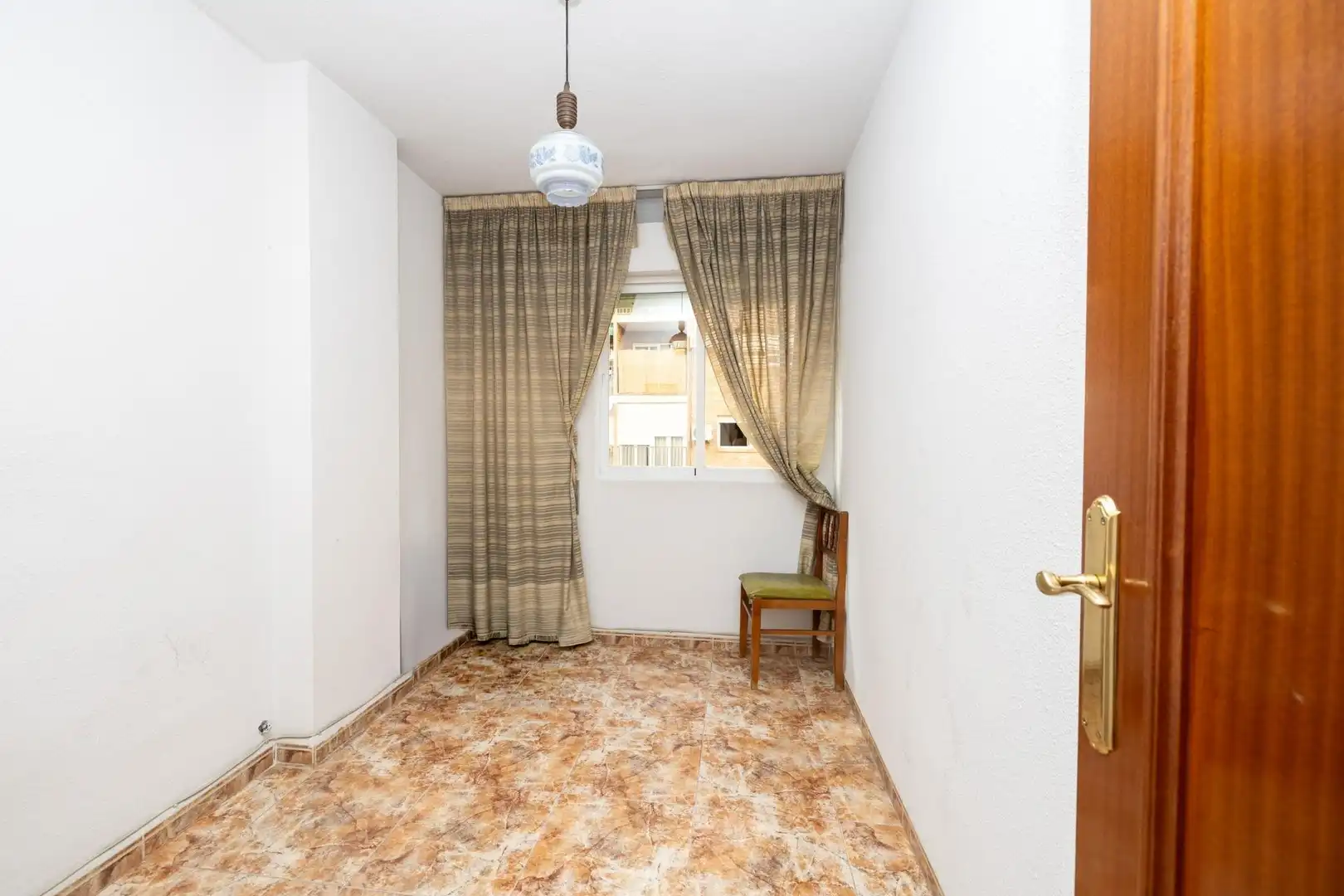 Habitación de Piso en venta en Granada con Balcón