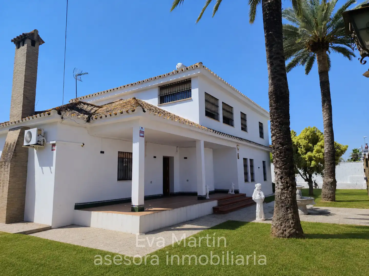 Vista exterior de Casa o chalet de alquiler en Montequinto con Aire acondicionado, Calefacción y Jardín privado