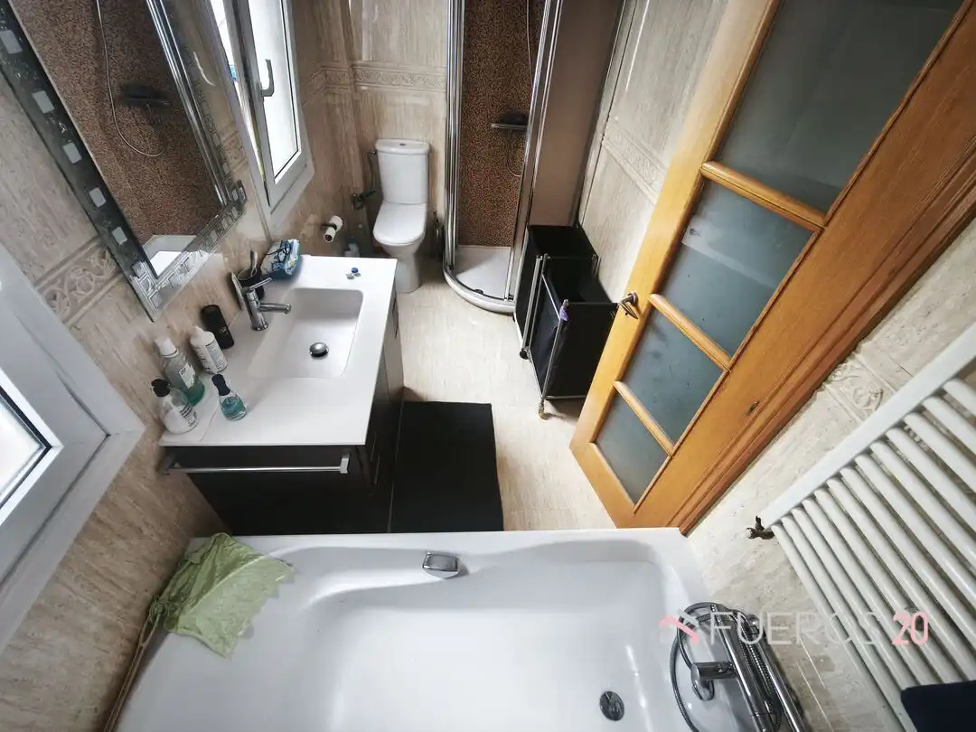 Badezimmer von Wohnung zur Miete in Barakaldo  mit Heizung