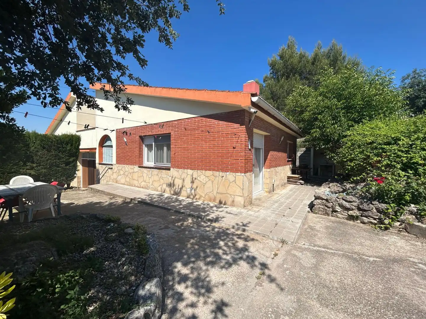 Exterior view of Houses for sale in La Pobla de Claramunt  with Private garden and Storage room