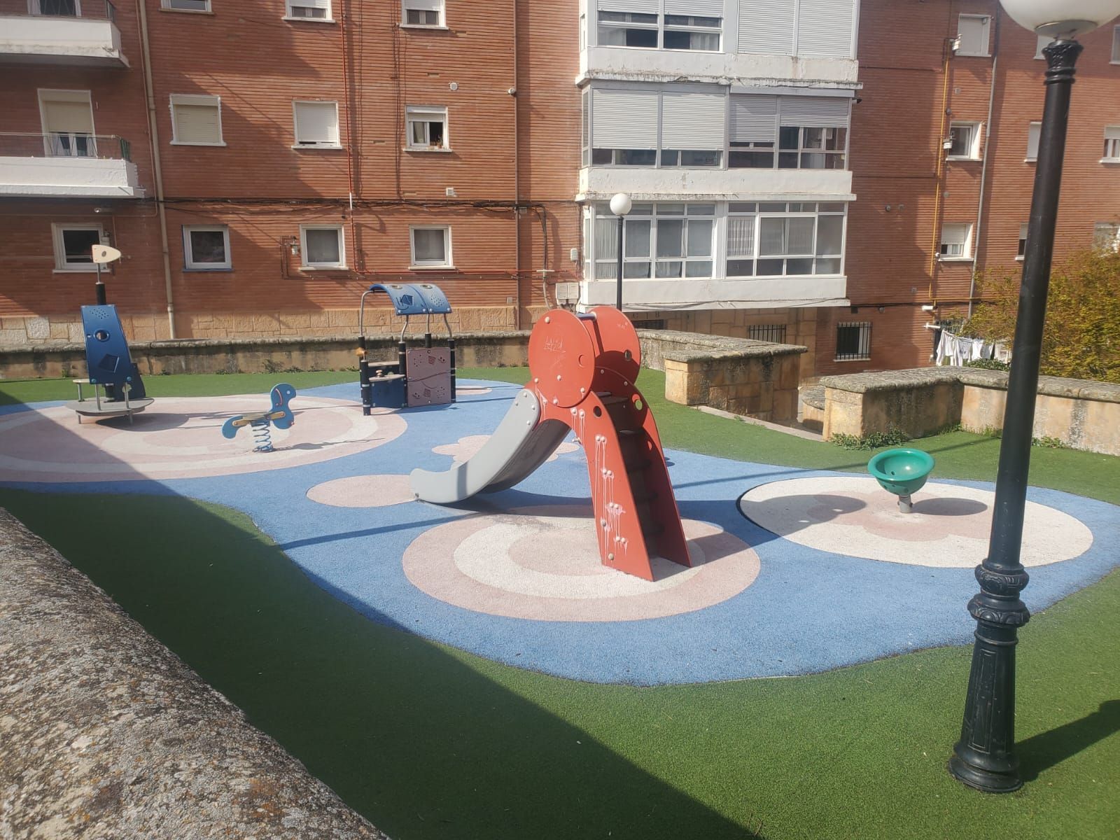 Vista exterior de Pis en venda en Soria Capital  amb Calefacció, Terrassa i Traster