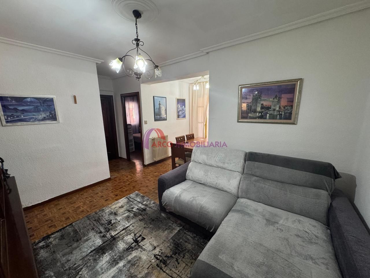 Sala d'estar de Pis en venda en Burgos Capital amb Calefacció i Moblat