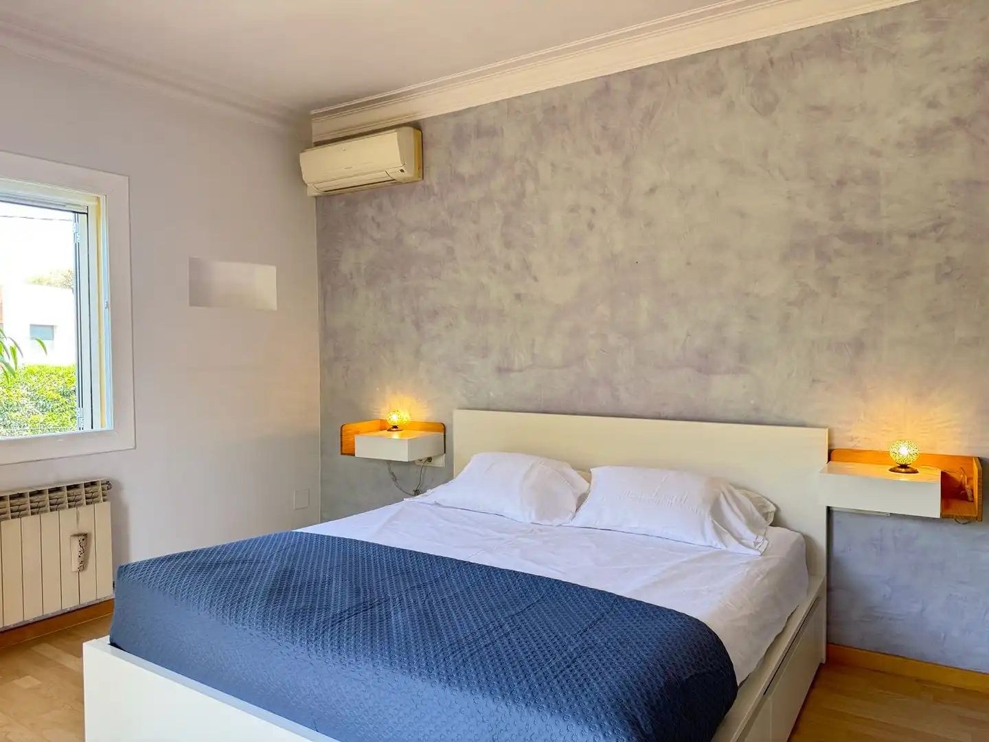 Schlafzimmer von Einfamilien-Reihenhaus zur Miete in Castelldefels mit Klimaanlage, Heizung und Privatgarten