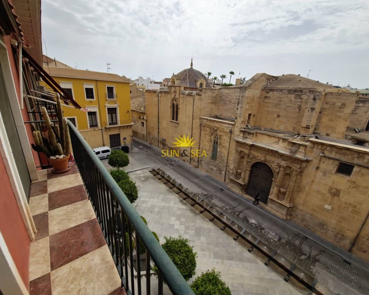 Vista exterior de Ático en venta en Orihuela con Aire acondicionado, Calefacción y Trastero