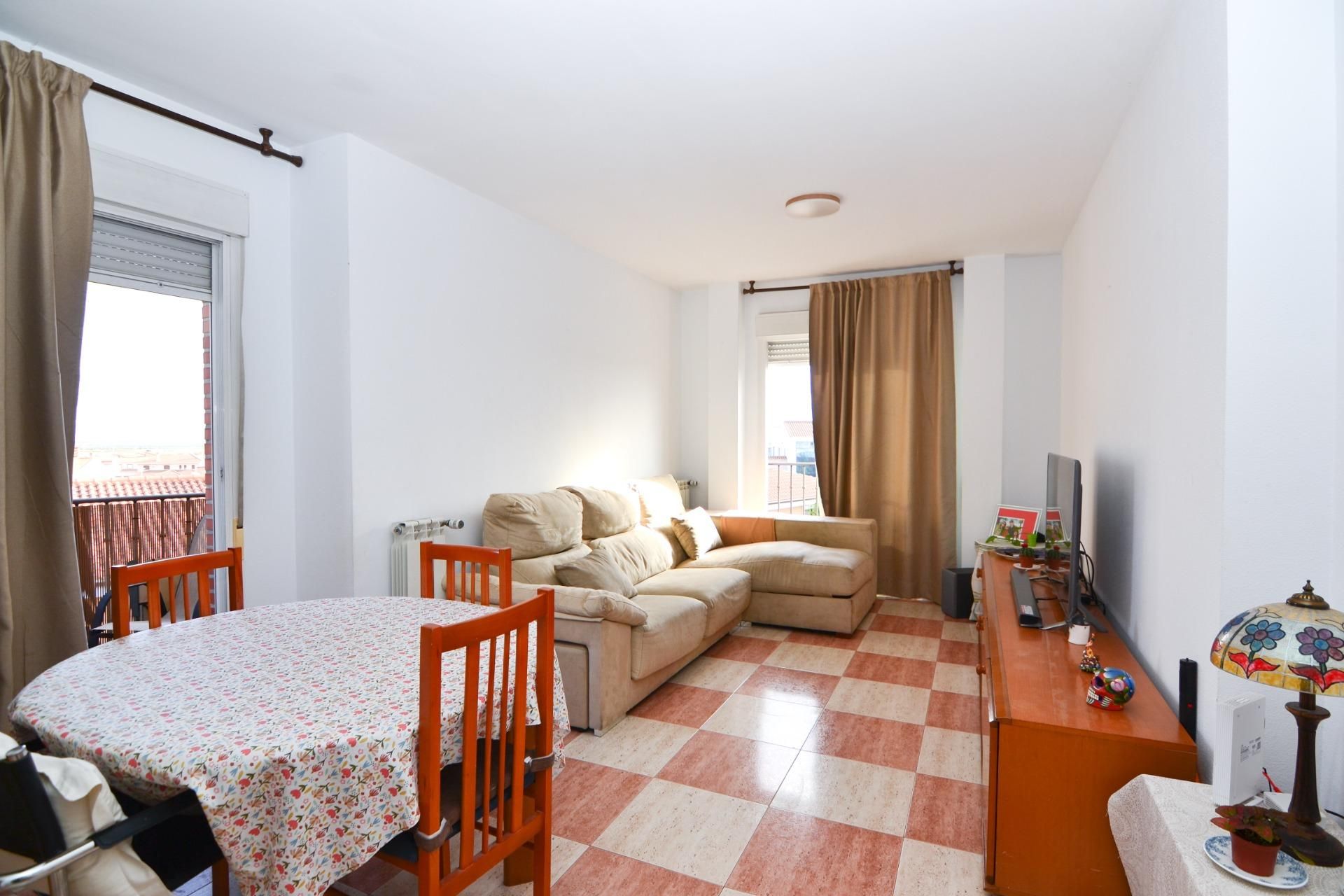 Sala d'estar de Pis en venda en Fuensalida amb Calefacció i Terrassa