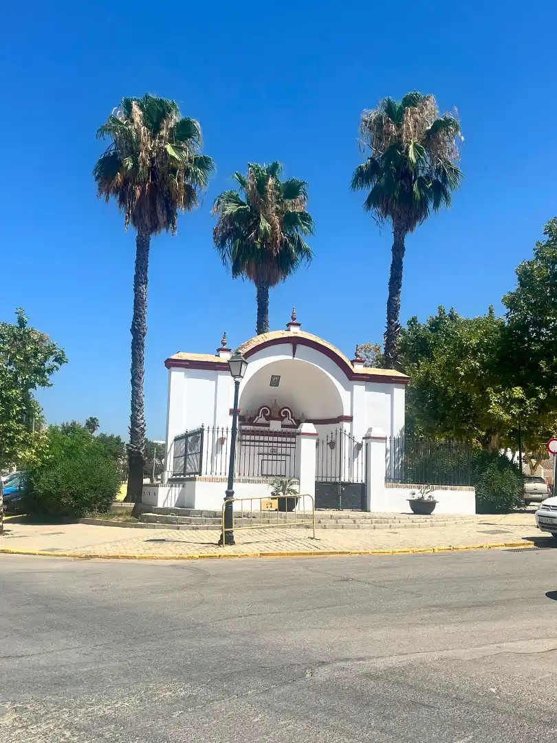 Außenansicht von Wohnungen zum Verkauf in Sanlúcar la Mayor mit Klimaanlage, Heizung und Abstellraum