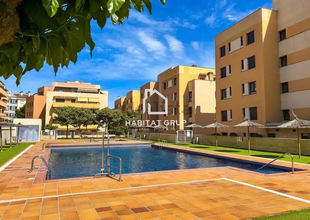 Pis amb piscina en venda a Fenals, imagen 2