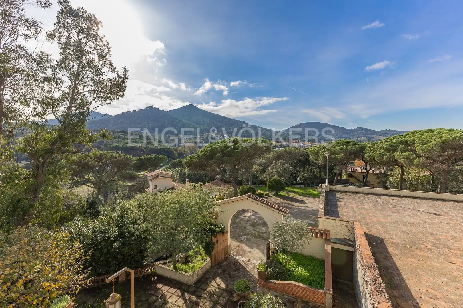 Vista exterior de Casa o xalet en venda en Montornès del Vallès, Barcelona