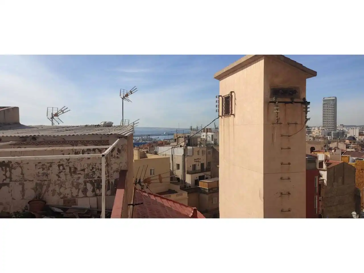 Vista exterior de Casa o xalet en venda en Alicante / Alacant amb Aire condicionat, Jardí privat i Terrassa
