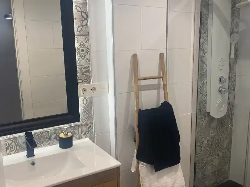 Bany de Pis de lloguer en  Granada Capital amb Aire condicionat