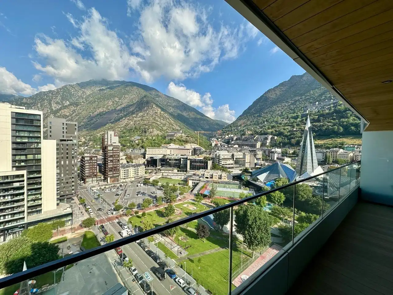 Vista exterior de Piso de alquiler en Escaldes – Engordany con Calefacción, Parquet y Terraza