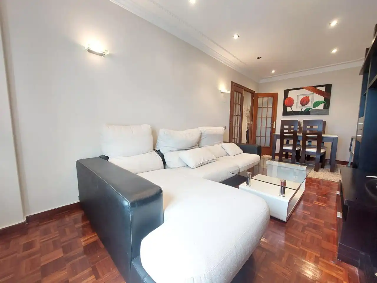 Sala d'estar de Pis en venda en Gijón  amb Calefacció, Parquet i Moblat