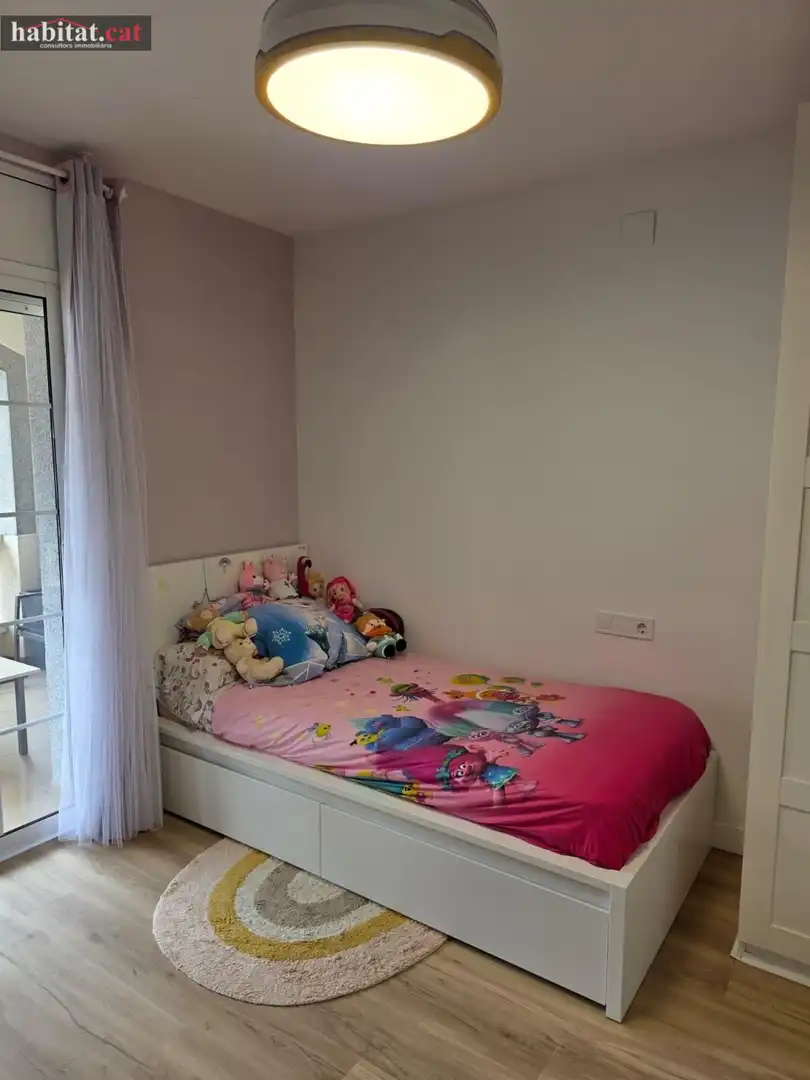 Habitación de Casa adosada en venta en Vilanova i la Geltrú con Aire acondicionado, Calefacción y Parquet