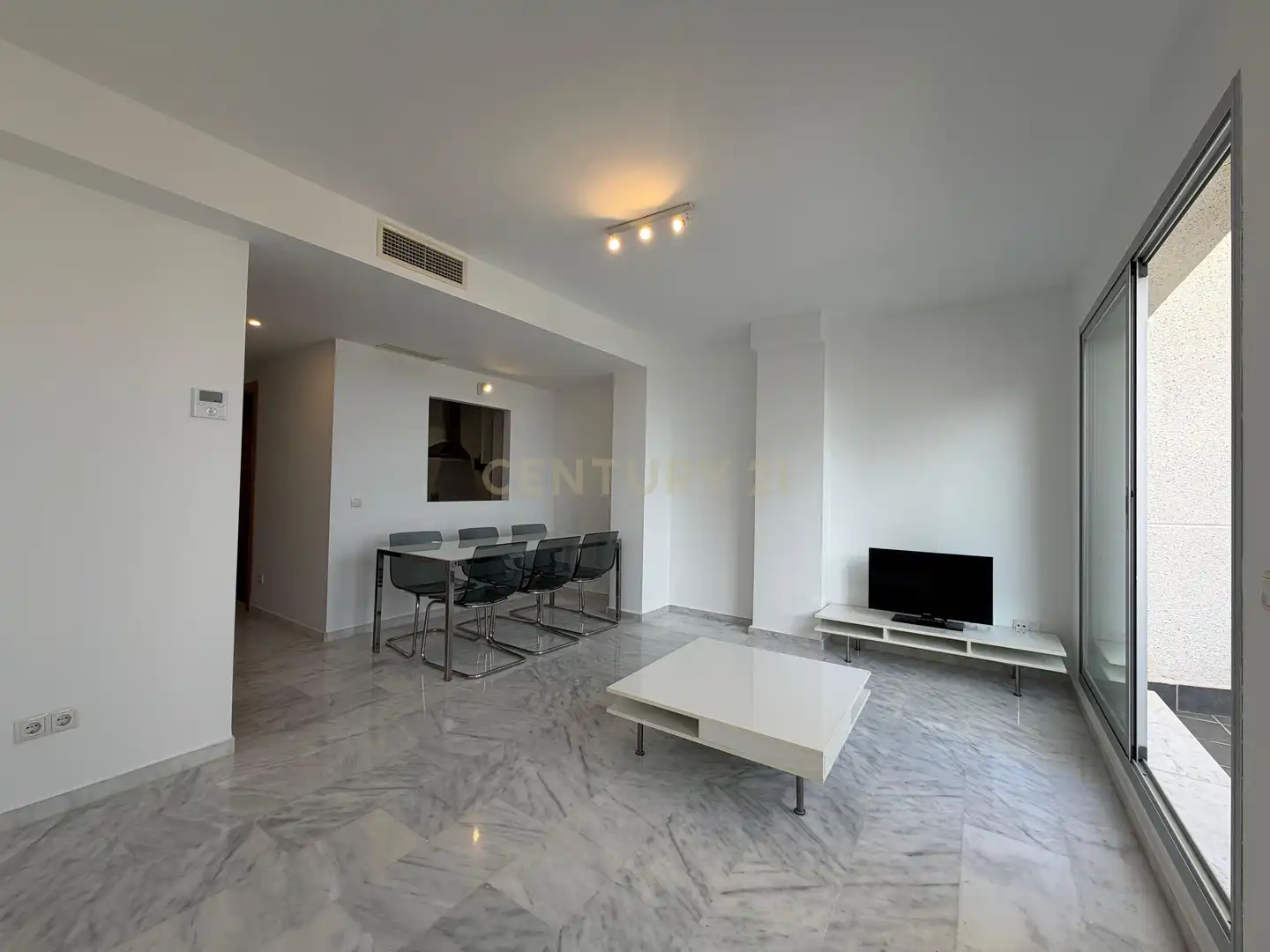 Wohnzimmer von Wohnungen zur Miete in Mijas mit Klimaanlage, Privatgarten und Abstellraum
