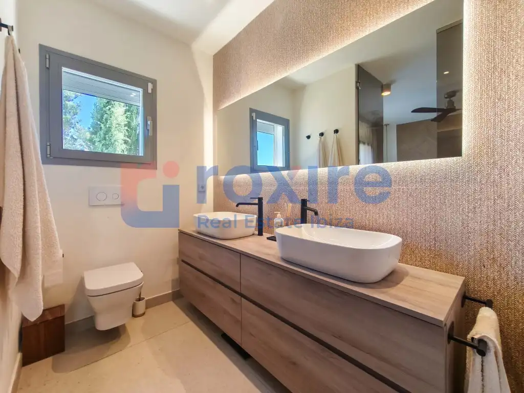 Baño de Casa adosada de alquiler en Sant Antoni de Portmany con Aire acondicionado, Calefacción y Jardín privado