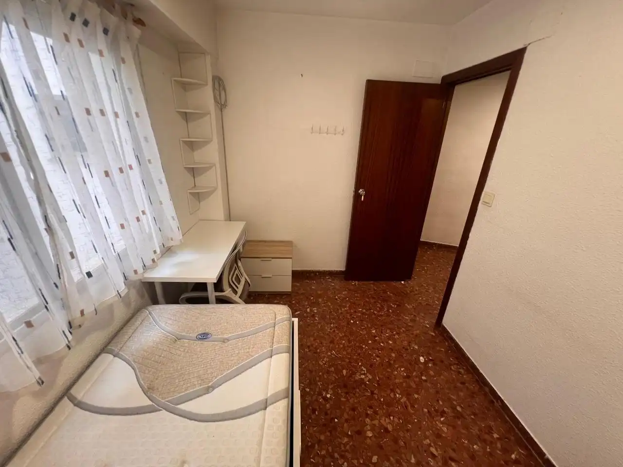 Habitació a calle de Torrevella, La Raïosa
