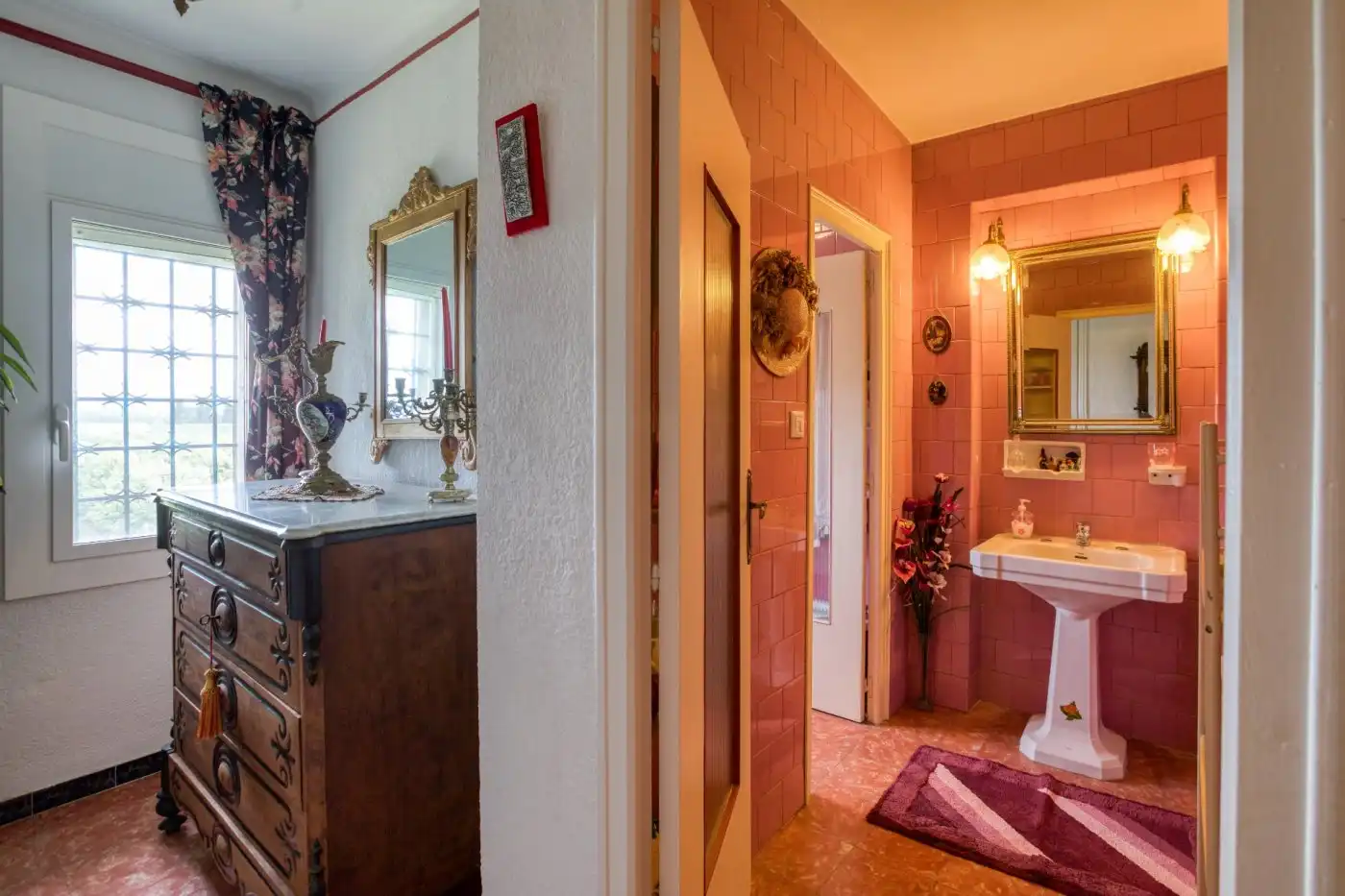 Badezimmer von Country house zum Verkauf in Sant Pere Pescador mit Privatgarten