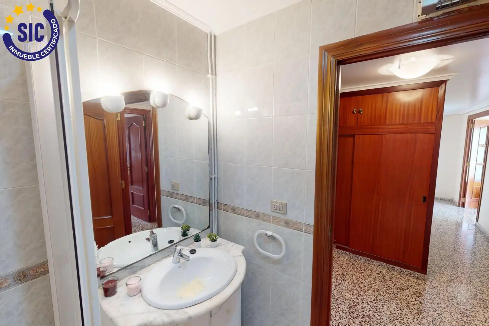 Bany de Pis en venda en Castellón de la Plana / Castelló de la Plana amb Terrassa i Balcó