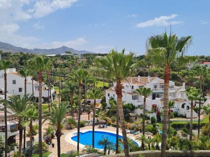 Vista exterior de Apartament en venda en Nerja amb Calefacció, Terrassa i Piscina comunitària