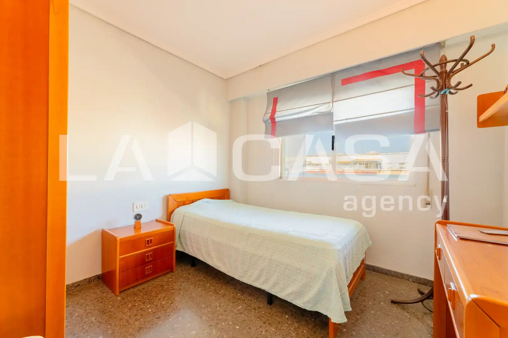 Bedroom of Flat for sale in Valencia  with Air Conditioner and Balcony
