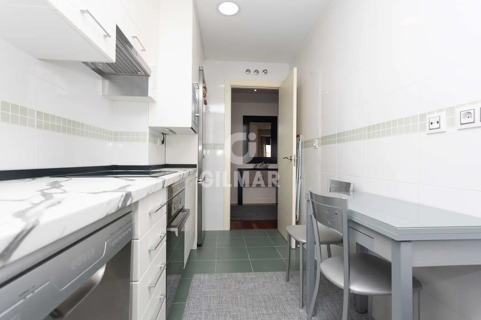 Kitchen of Flat for sale in Madrid  with Heating, Private garden and Storage room