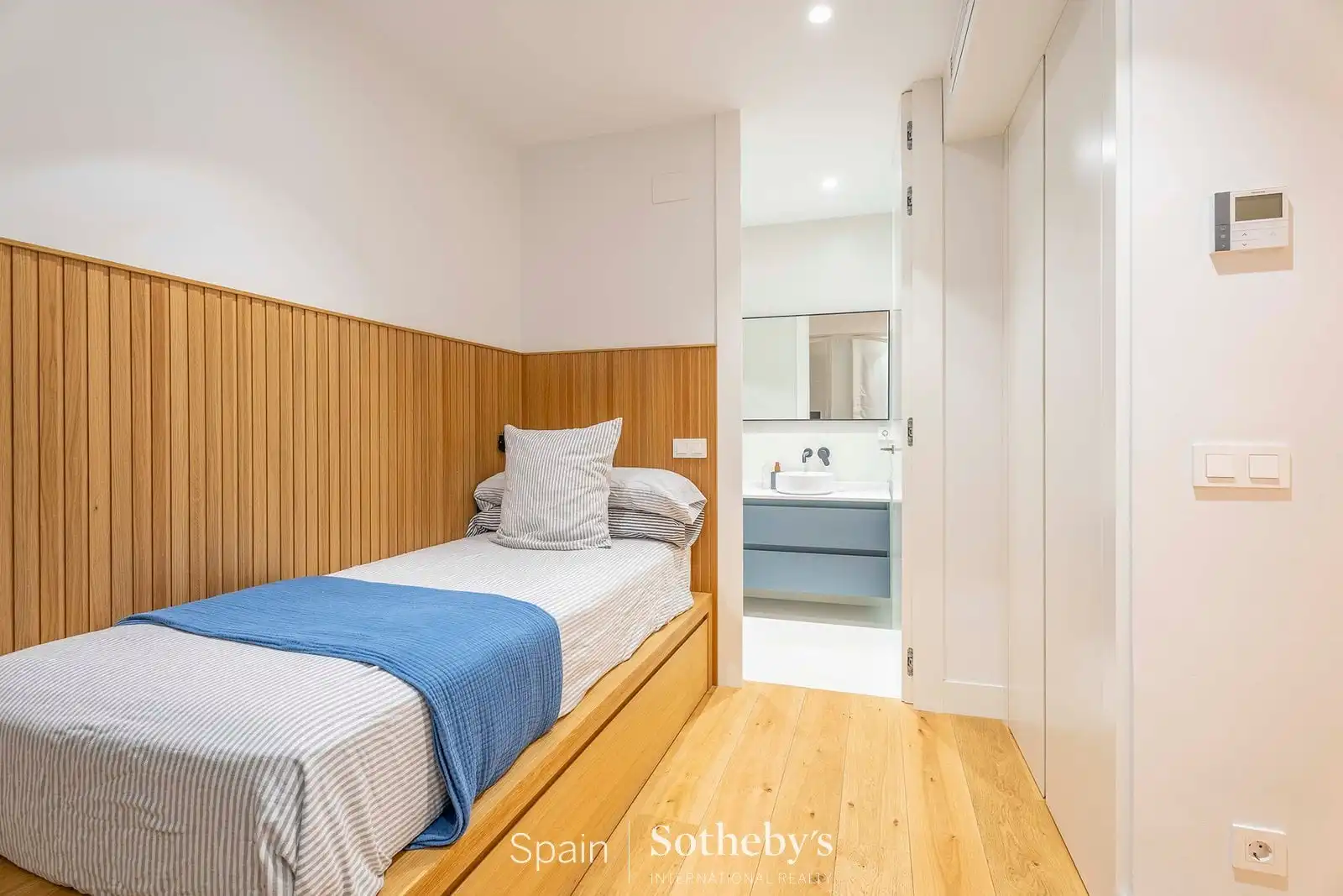 Dormitori de Apartament en venda en Madrid amb Aire condicionat i Calefacció