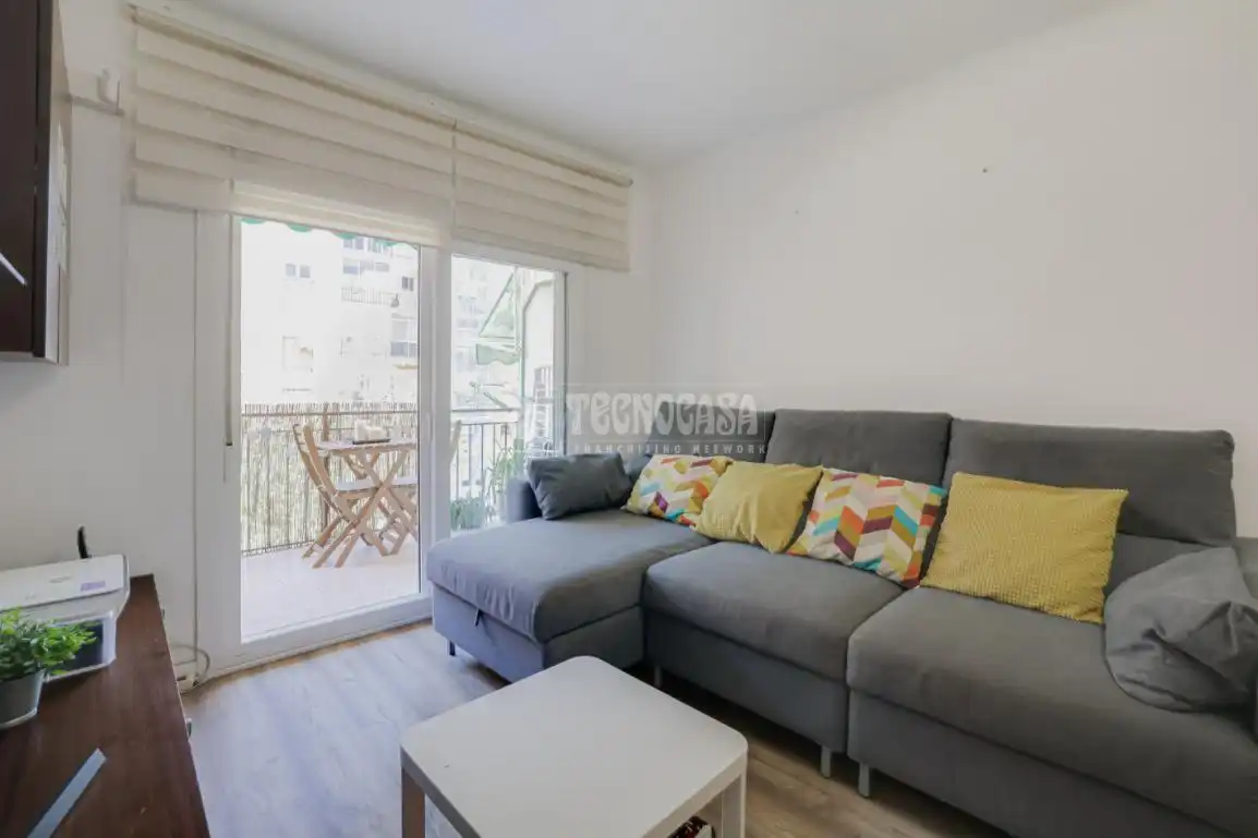 Sala d'estar de Pis en venda en Sant Feliu de Llobregat amb Aire condicionat i Balcó