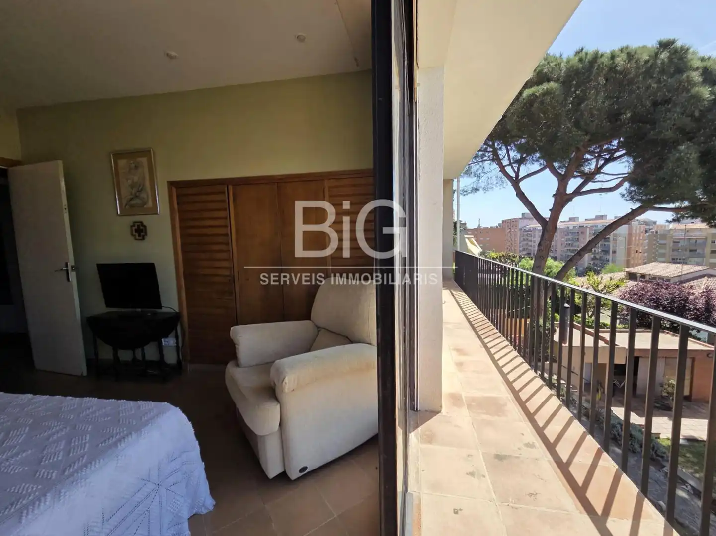 Vista exterior de Casa o xalet en venda en Mataró amb Calefacció, Jardí privat i Terrassa