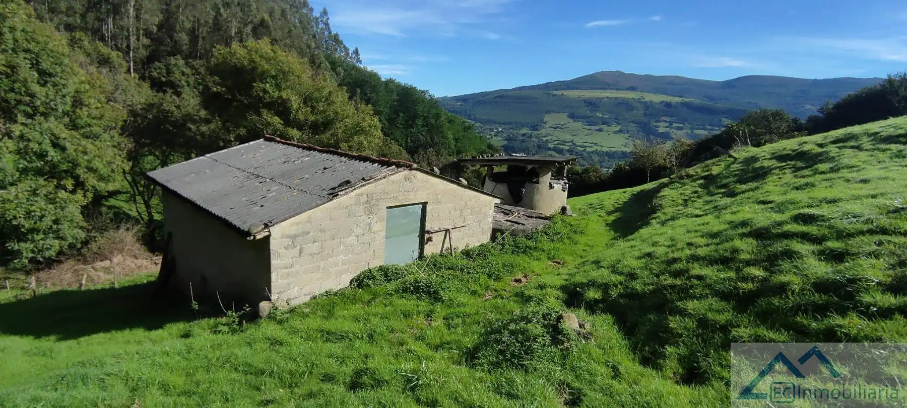 Vista exterior de Casa o xalet en venda en Corvera de Toranzo