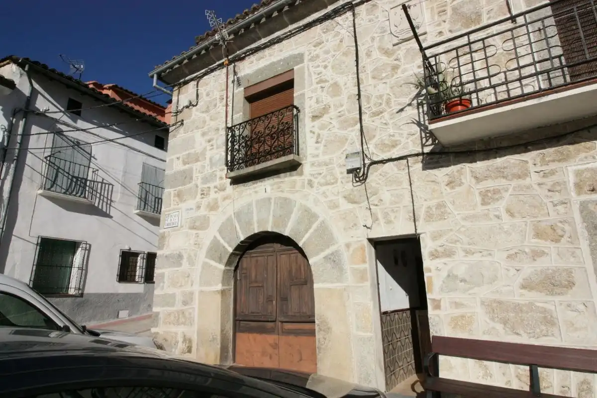 Vista exterior de Casa o xalet en venda en Mombeltrán