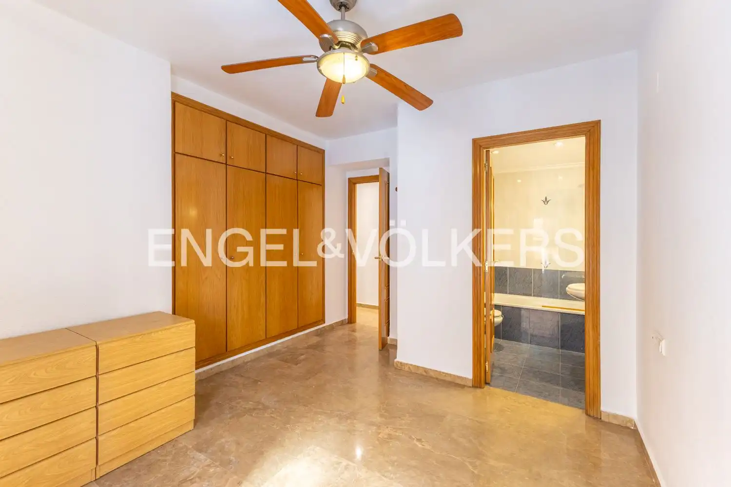 Schlafzimmer von Wohnung zum Verkauf in Valencia mit Klimaanlage, Heizung und Terrasse