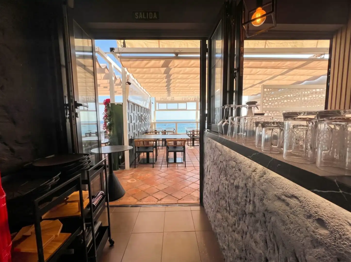 Terrasse von Geschaftsraum zur ubertragung in Arona