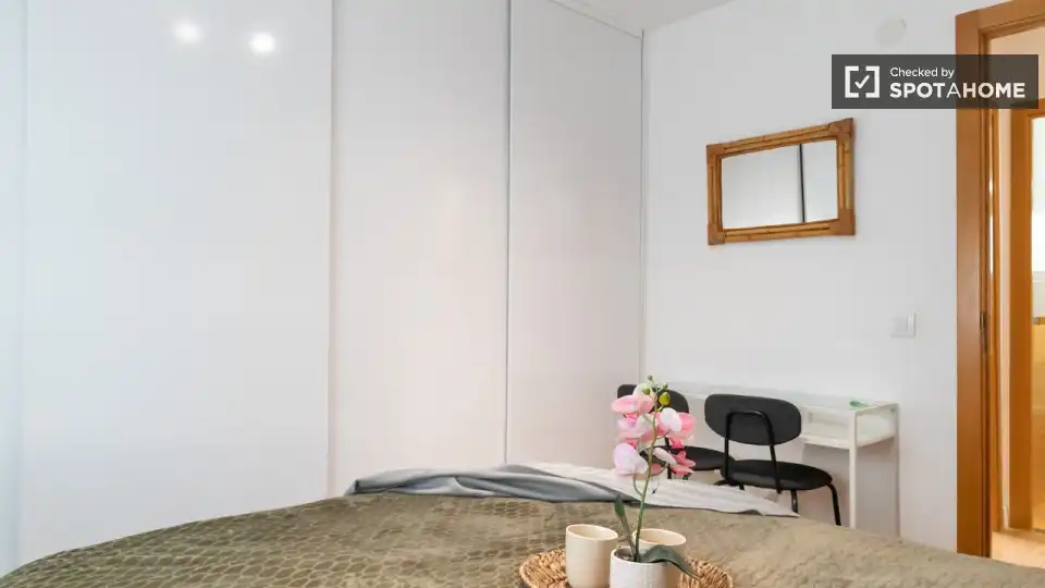 Bedroom of Flat for rent in Madrid  with Air Conditioner, Heating and Furnished