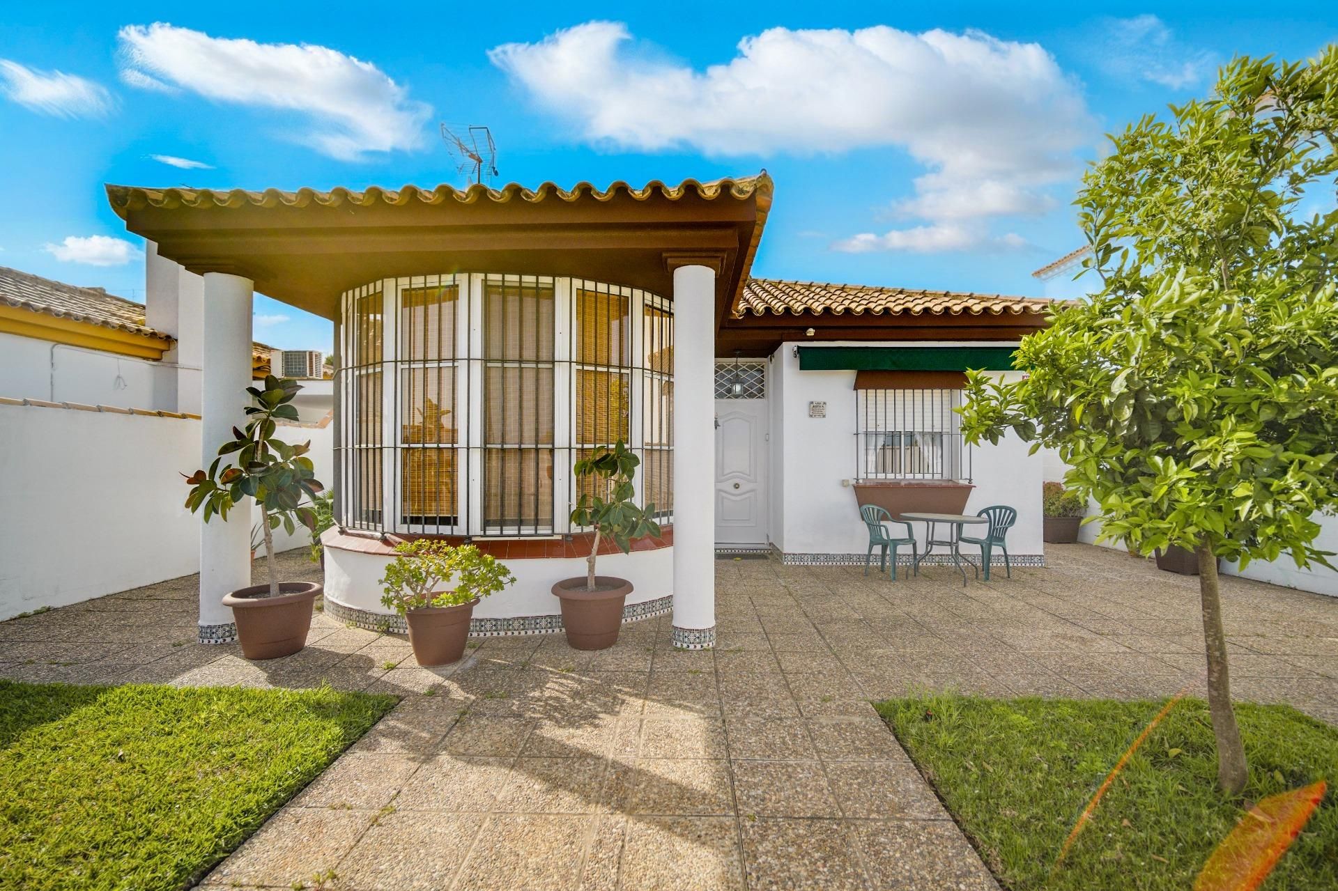 Jardí de Casa o xalet en venda en Chiclana de la Frontera amb Aire condicionat, Calefacció i Jardí privat